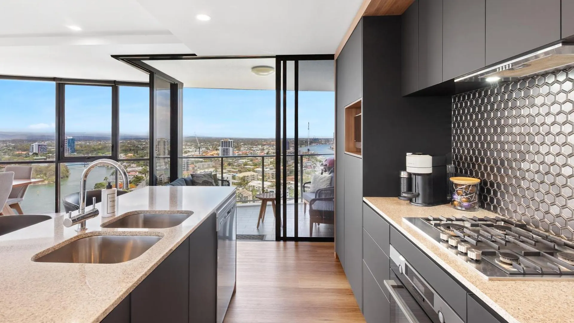 Stunning 180 Degree Views At Avalon Apartment Gold Coast