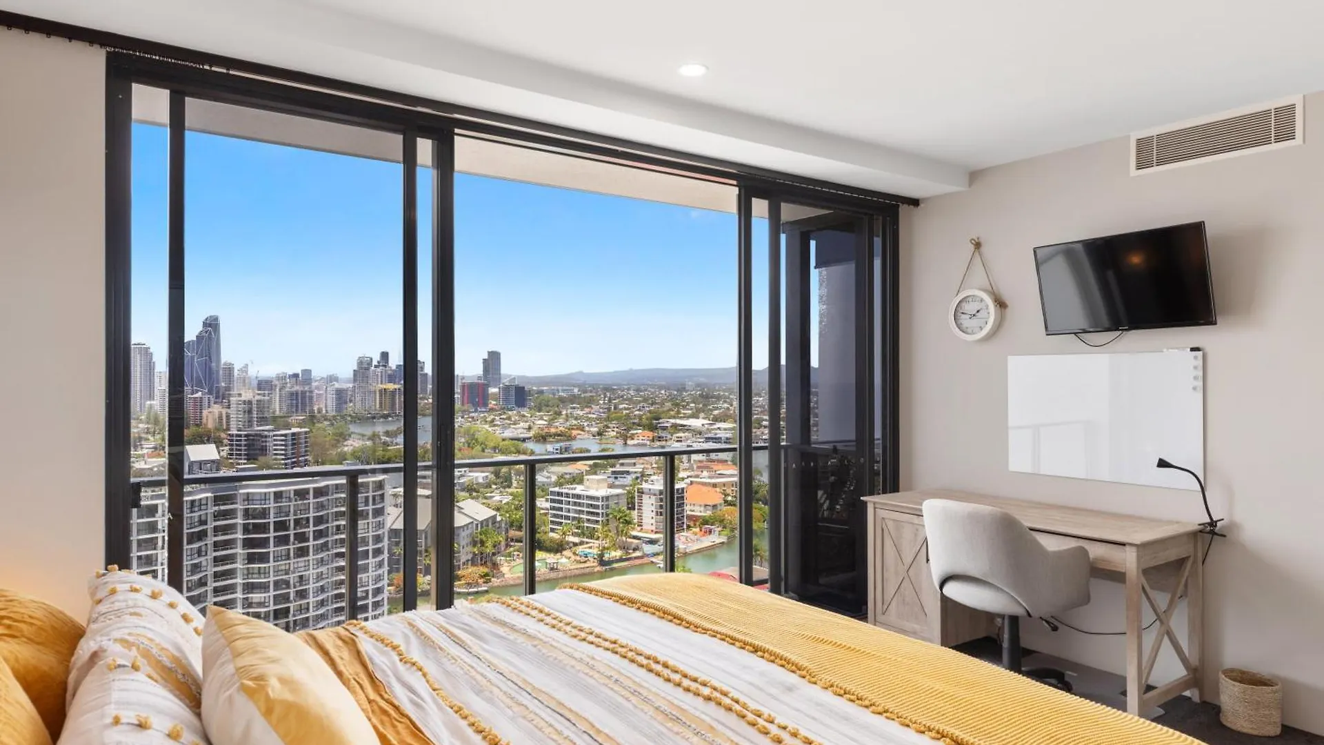 Stunning 180 Degree Views At Avalon Apartment Gold Coast