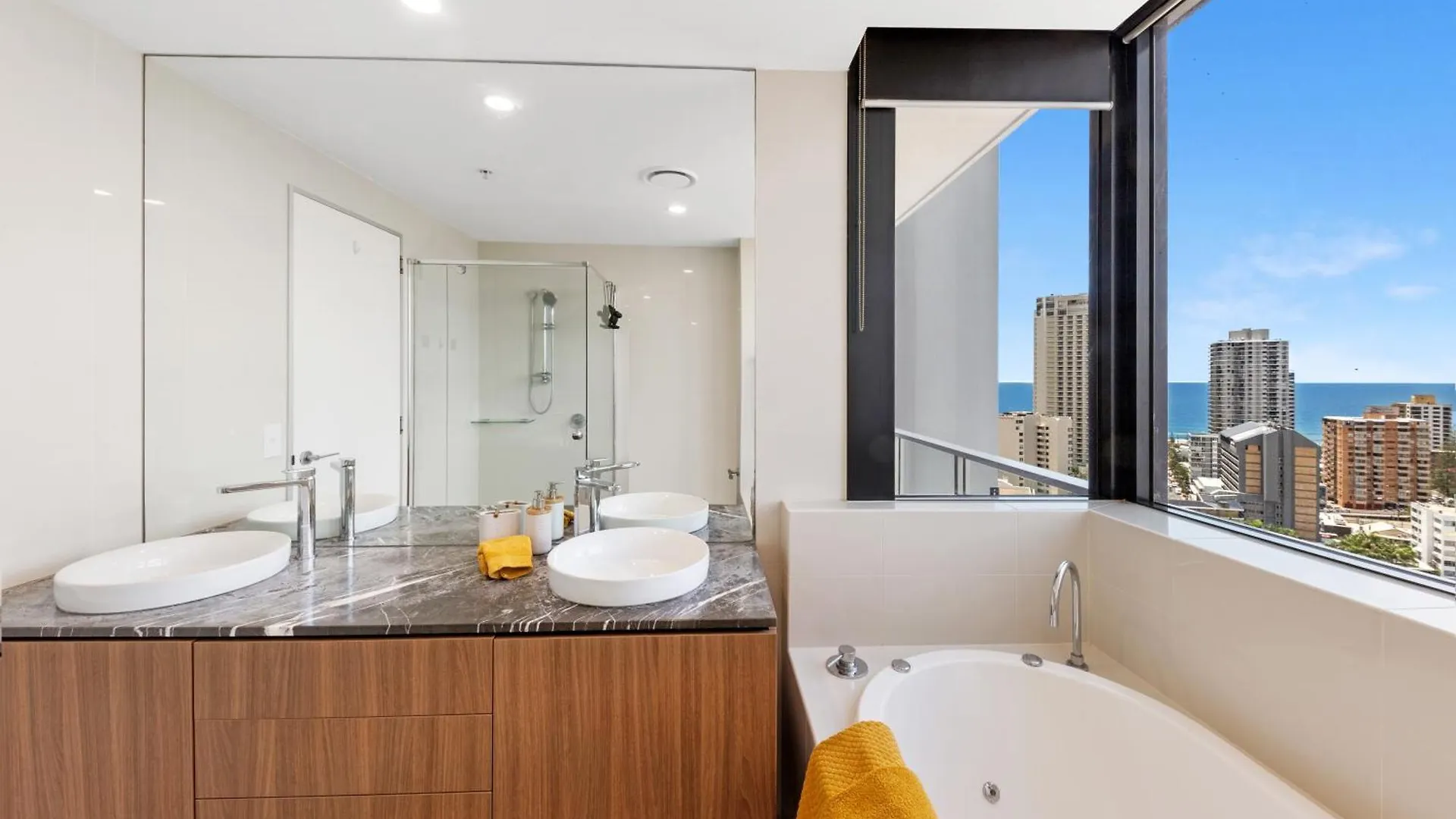 Stunning 180 Degree Views At Avalon Apartment Gold Coast