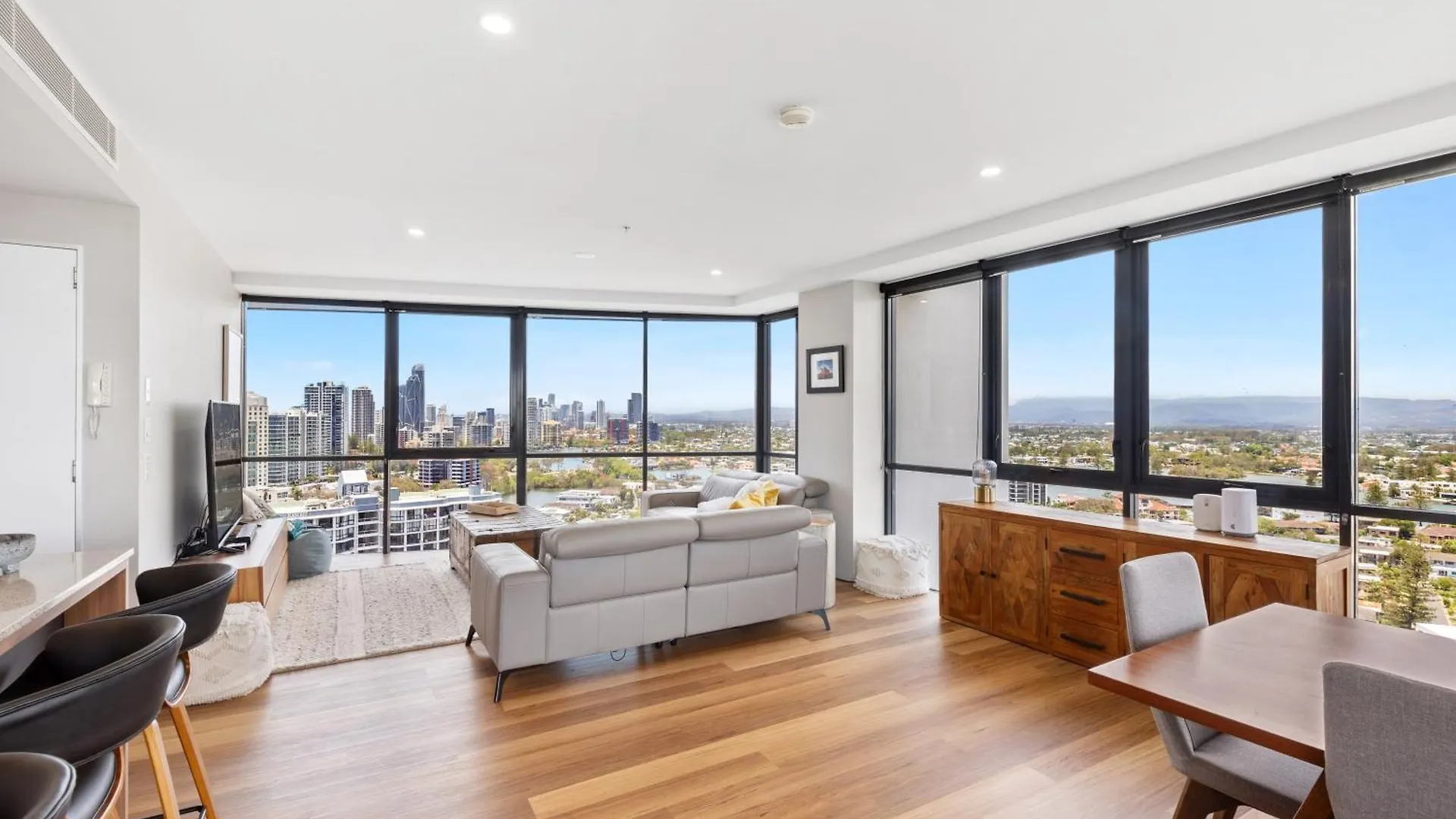 Stunning 180 Degree Views At Avalon Apartment Gold Coast Australia